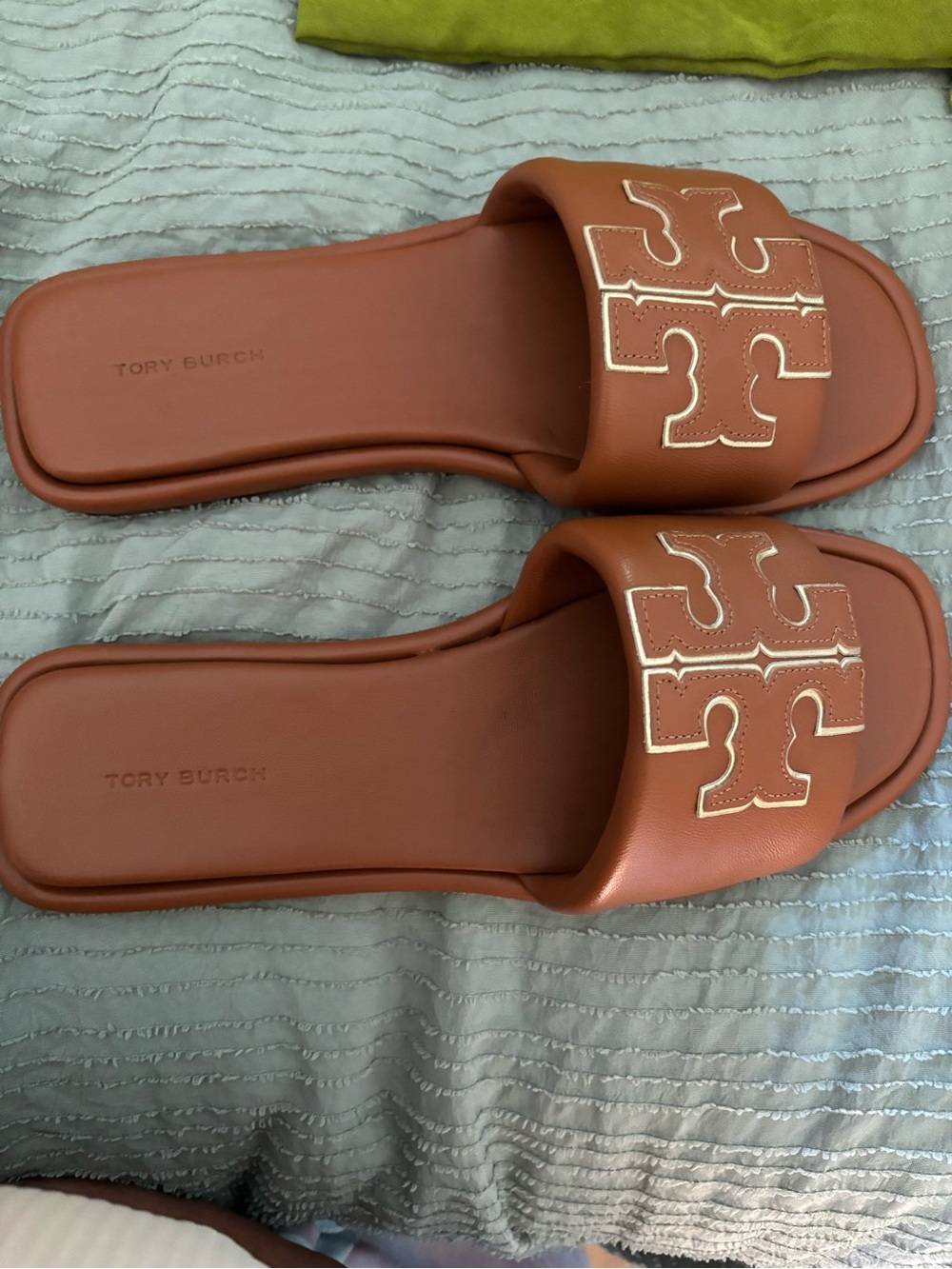 Footwear (Slides) - No Exact Match in Subcategory List - Picture 3 of 4